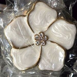 NWT GEENTIE FLORAL WARDROBE HANDLE 2 PCS